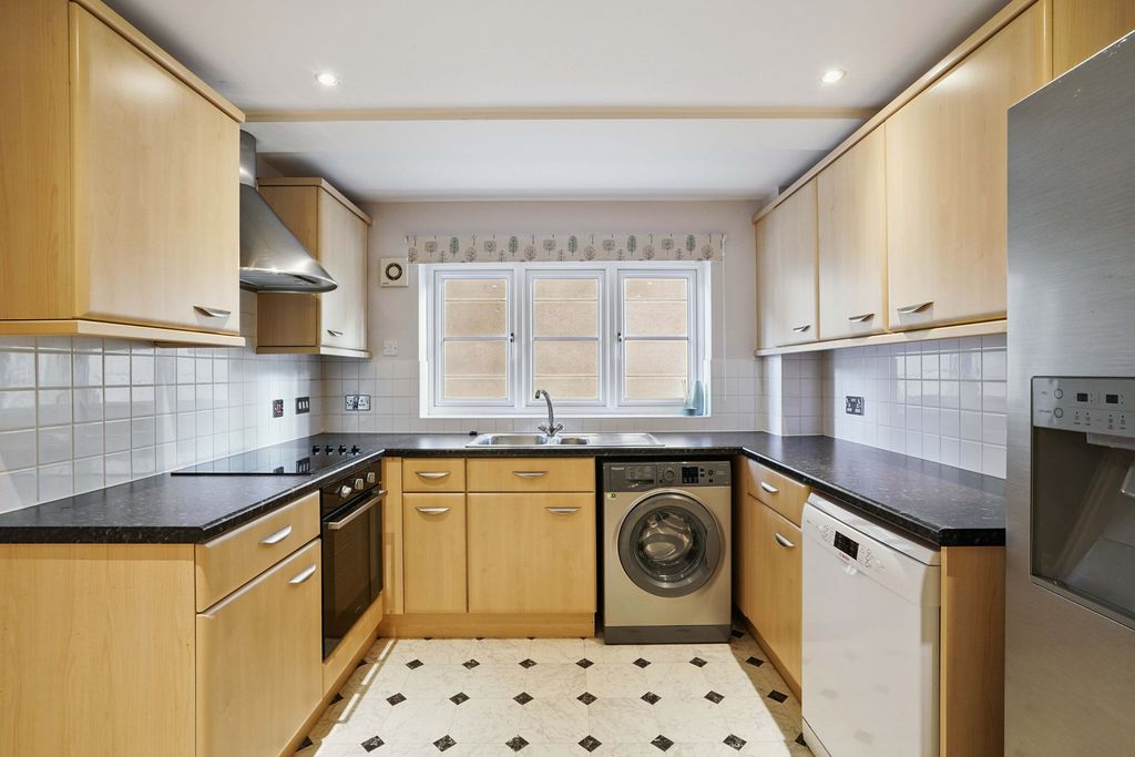 Additional image 7 of 2 bed flat for salePriory Mill Lane, Witney OX28