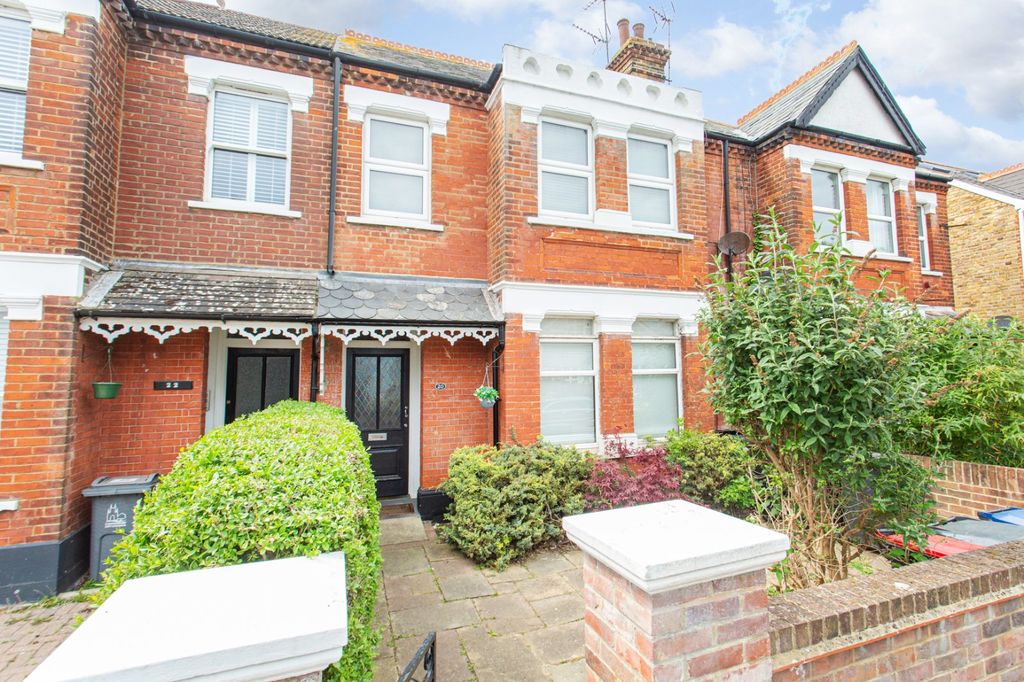 2 bed flat for saleWynn Road, Whitstable, Kent CT5