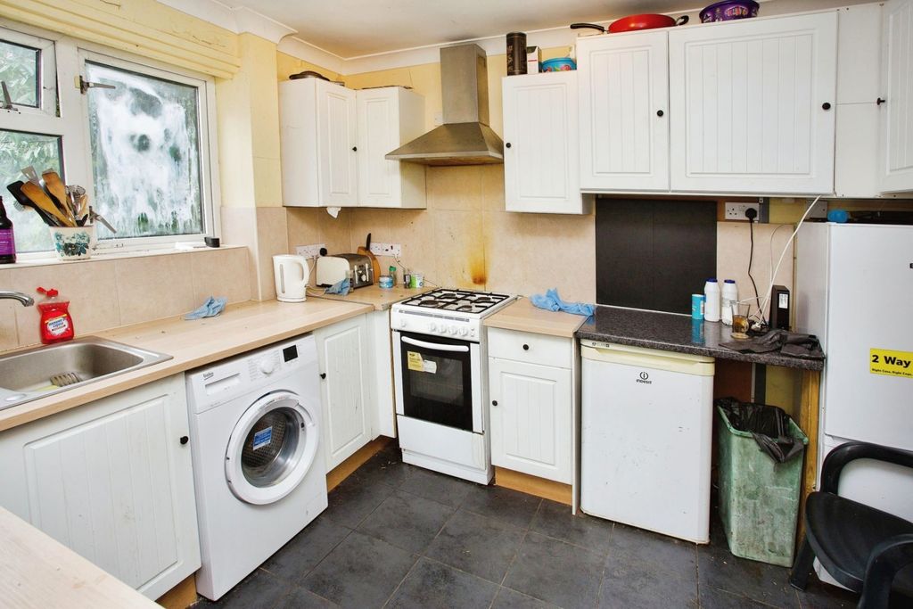 Additional image 6 of 3 bed semi-detached house for saleDefender Walk, Southampton SO19
