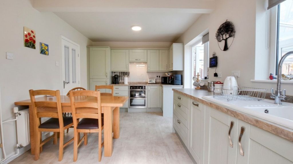 Additional image 9 of 3 bed semi-detached house for saleCoombe Rise, Oadby, Leicester LE2