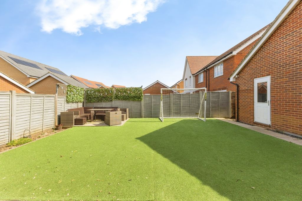 4 bed detached house for saleJackdaw Close, Wymondham, Norfolk NR18