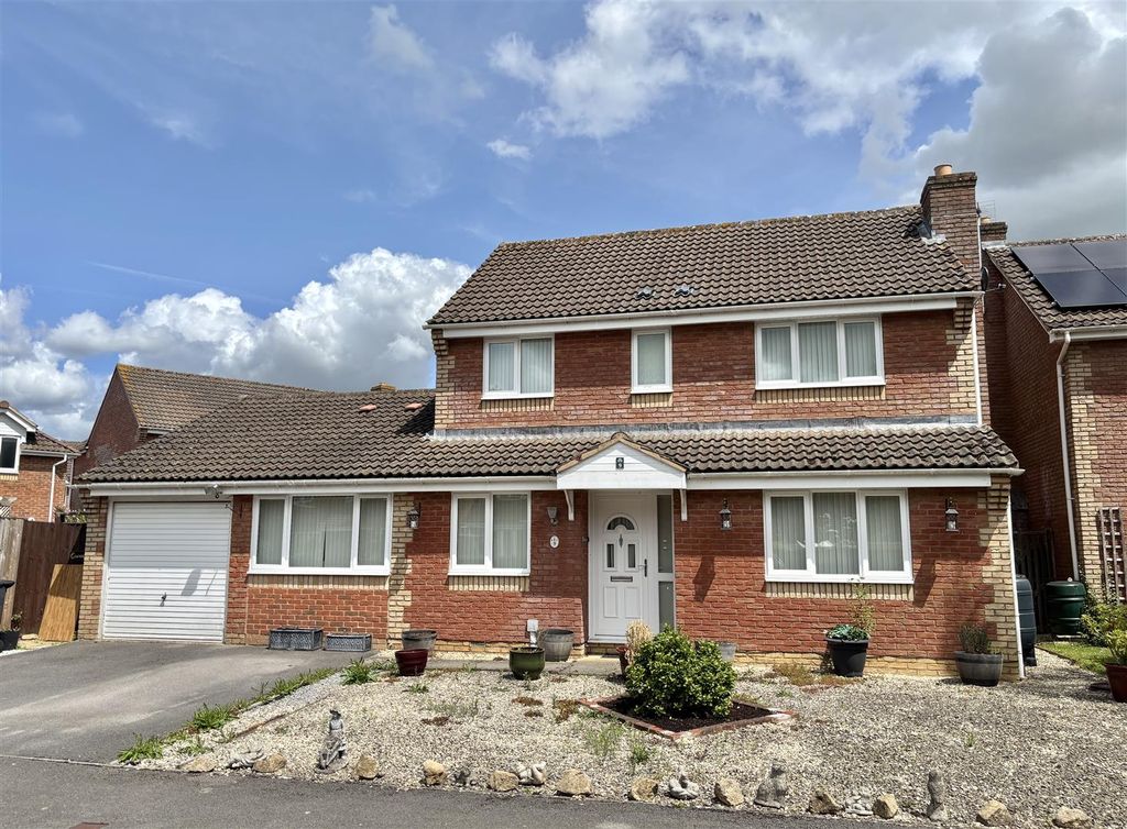 4 bed detached house for saleThomas Mead, Pewsham, Chippenham SN15