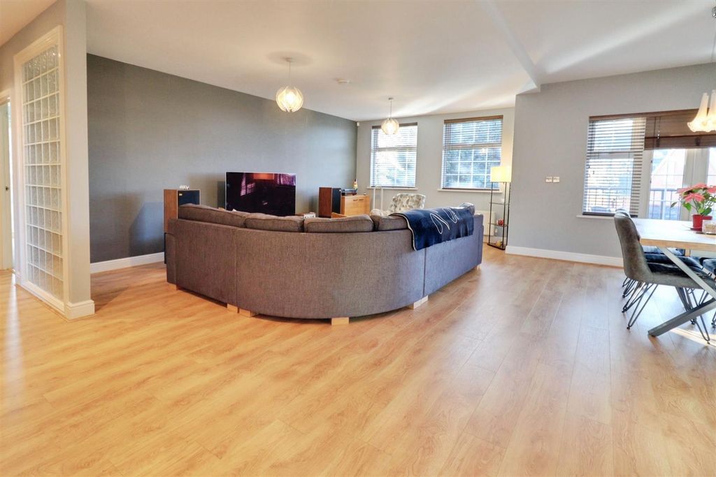 Additional image 7 of 3 bed flat for saleBrackenwood Mews, Weston, Crewe CW2