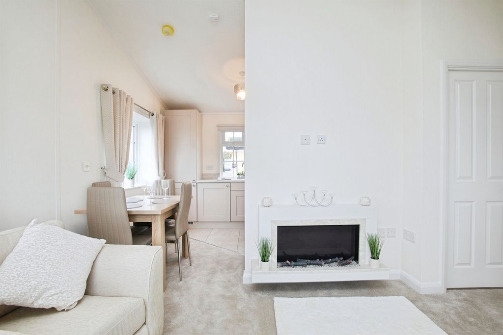 Additional image 9 of 2 bed mobile/park home for saleHolders Road, Amesbury, Salisbury SP4
