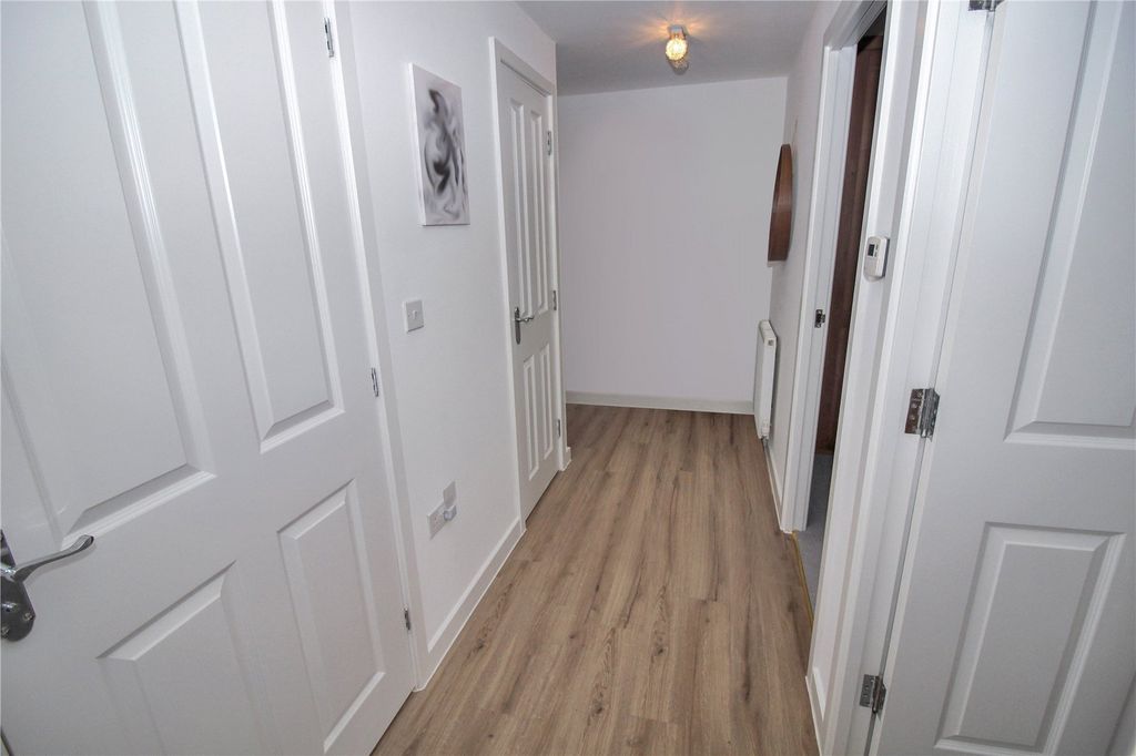 Additional image 9 of 2 bed flat for saleCloatley Crescent, Royal Wootton Bassett, Swindon, Wiltshire SN4