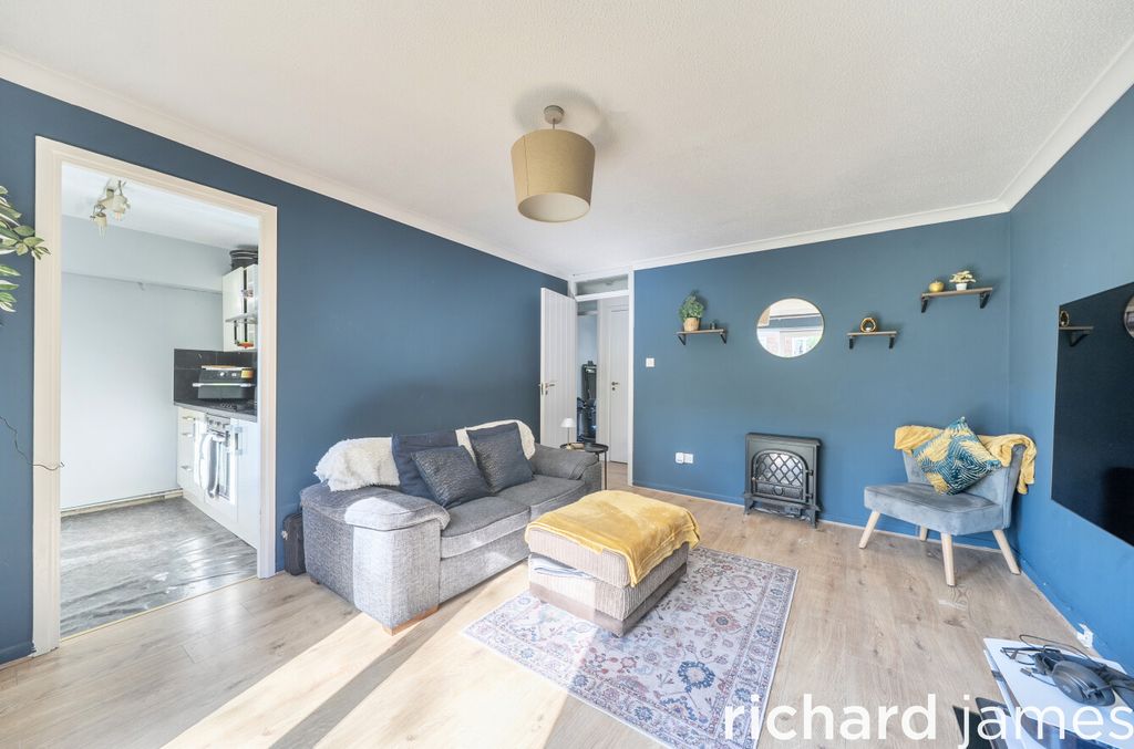 Additional image 5 of 2 bed flat for saleThe Birches, Marlborough Road, Old Town SN3