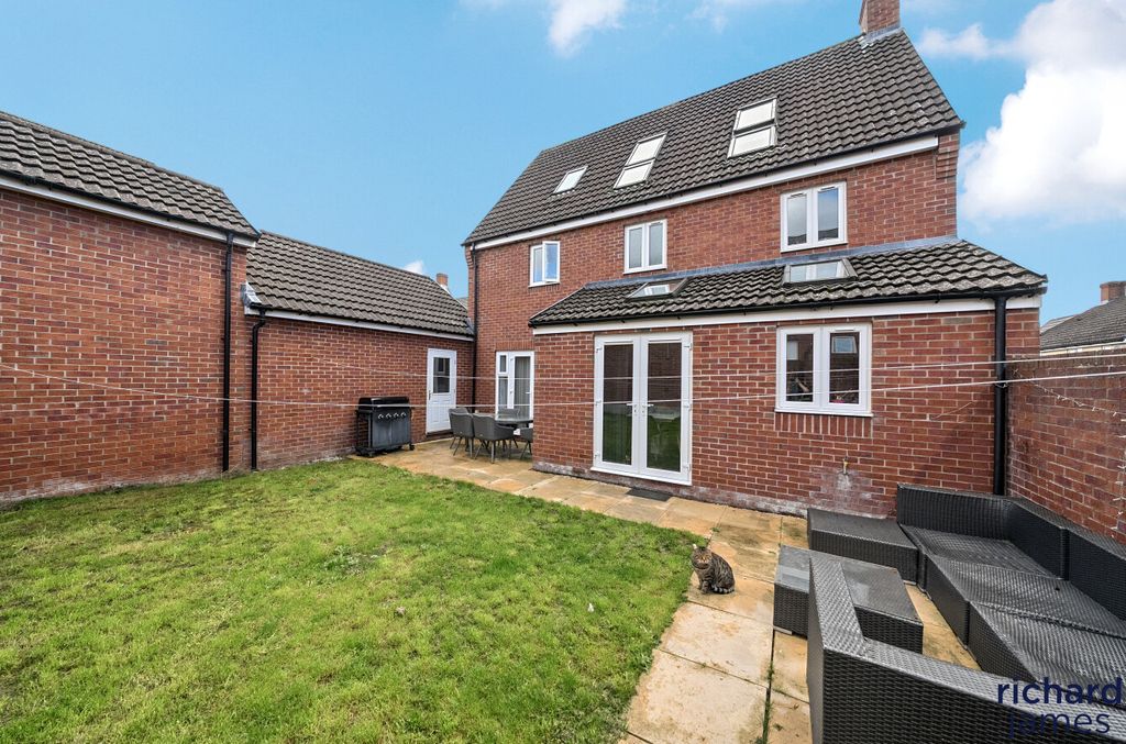 Additional image 19 of 5 bed detached house for saleCloatley Crescent, Royal Wootton Bassett, Royal Wootton Bassett SN4