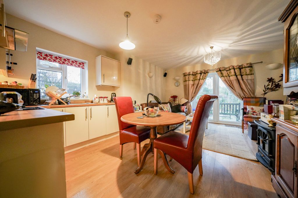 Additional image 10 of 5 bed end terrace house for salePeters Drive, Leicester, Leicestershire LE5
