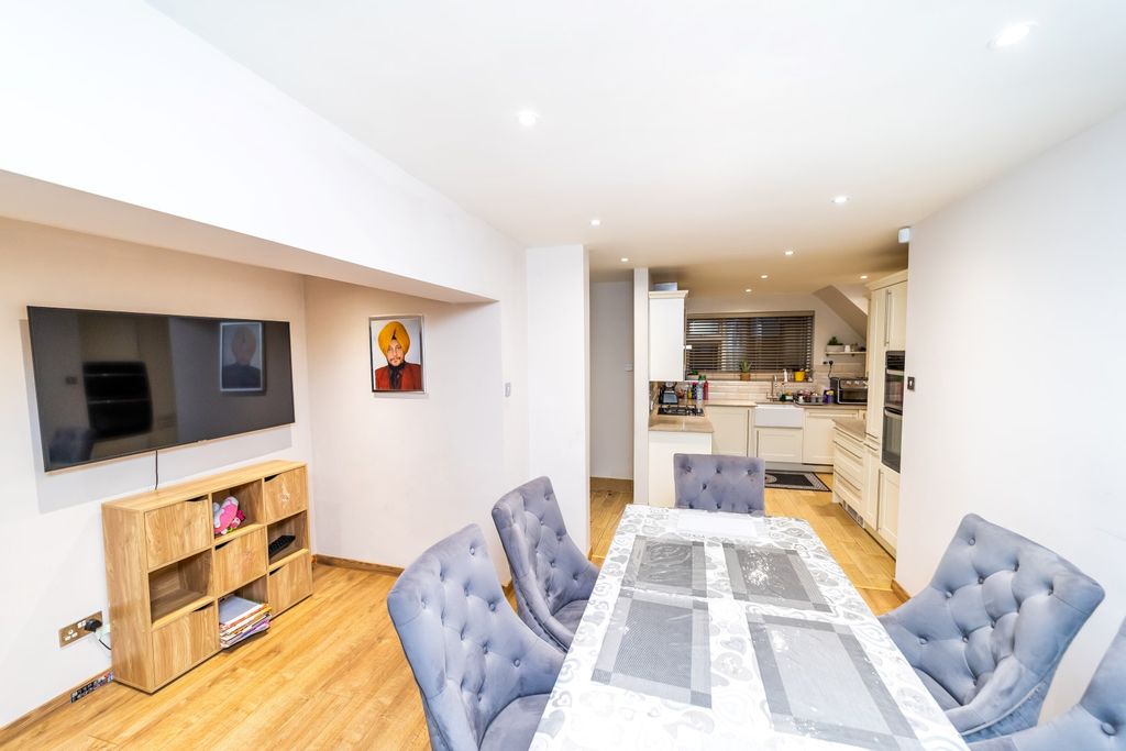 Additional image 7 of 3 bed detached house for saleForest Rise, Thurnby, Leicester LE7