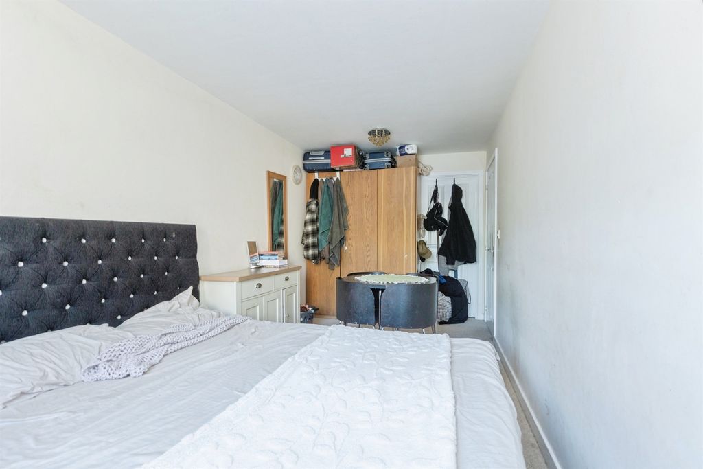 1 bed flat for salePavilion Close, Leicester LE2 photo 4