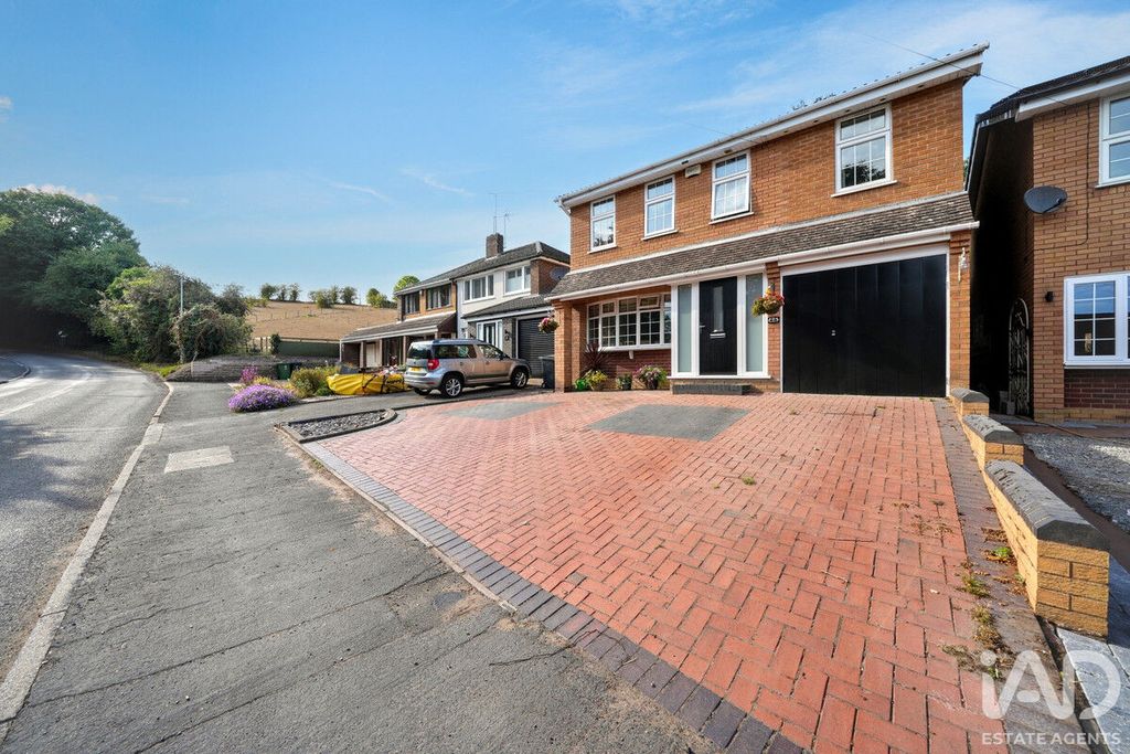 4 bed detached house for saleThe Holloway, Dudley DY3