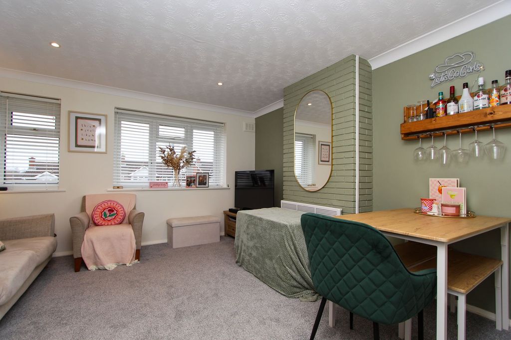 2 bed maisonette for saleShellley Drive, Four Oaks B74 photo 2