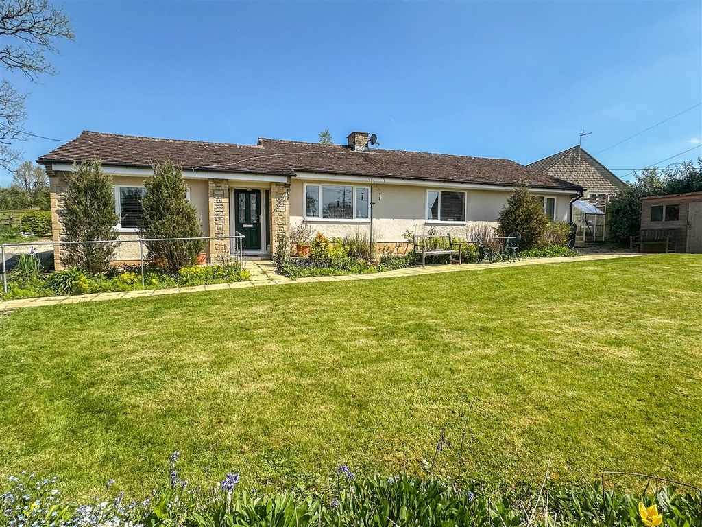 3 bed detached bungalow for saleThe Hill, Little Somerford SN15