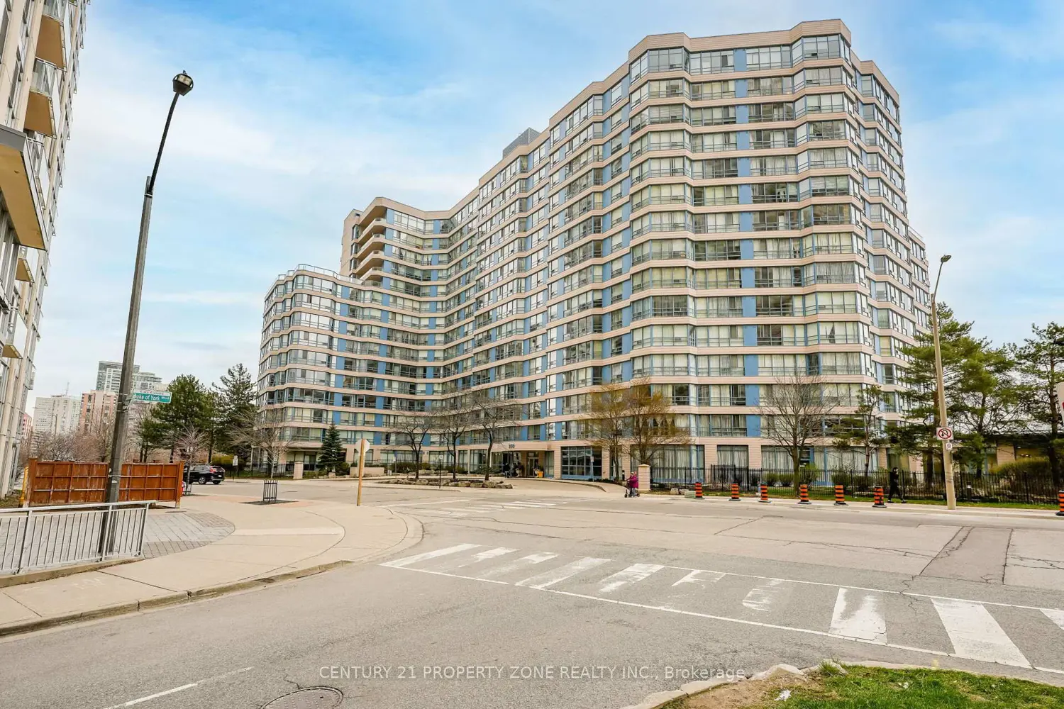 250 Webb Drive 318 photo 2