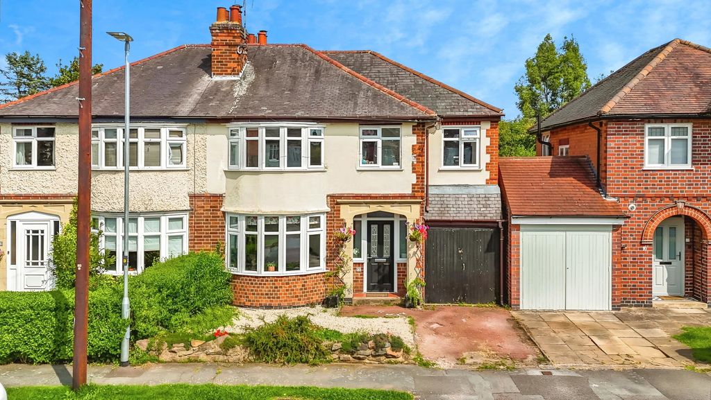 4 bed semi-detached house for salePoplar Avenue, Birstall LE4