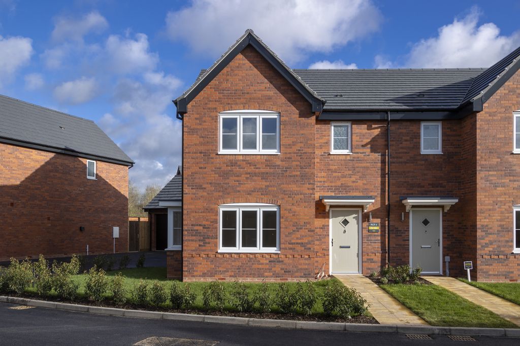 4 bed semi-detached house for saleLindley Walk CV13