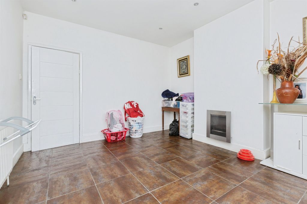 Additional image 7 of 4 bed semi-detached house for saleSpencefield Lane, Leicester LE5