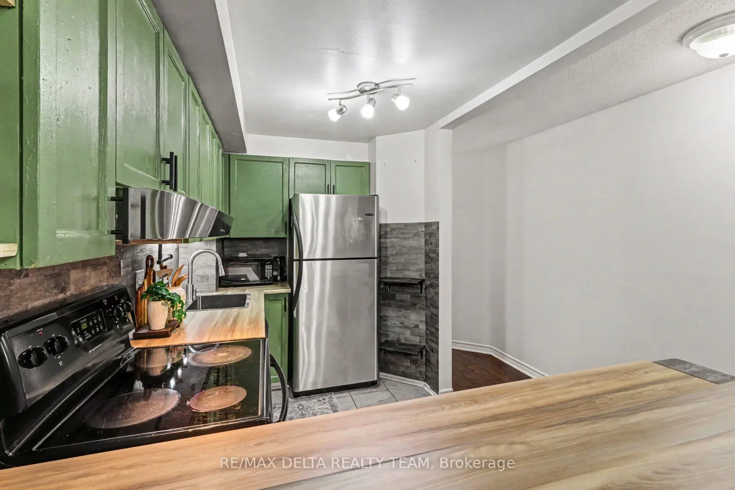 Additional image 11 of 6704 Jeanne D'arc Boulevard A