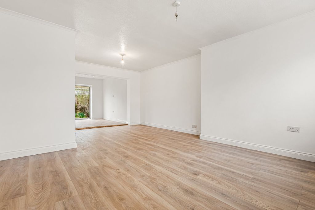 Additional image 8 of 3 bed semi-detached house for salePembroke Avenue, Wigston, Leicestershire LE18