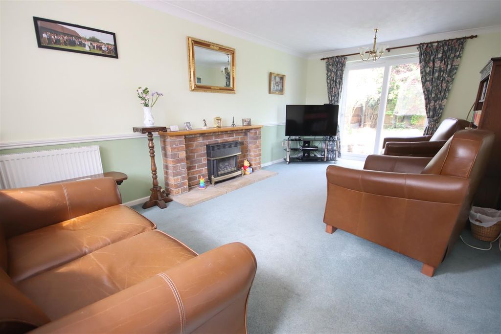 Additional image 3 of 4 bed detached house for saleHedge Row, Chippenham SN15