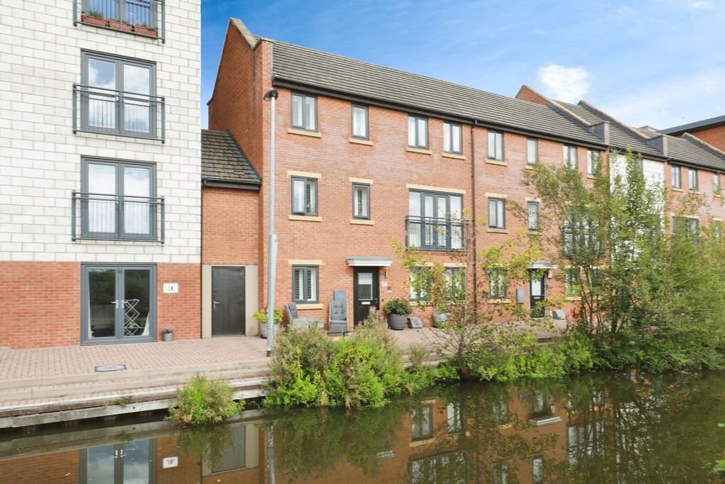 4 bed town house for saleQuay Side, Stoke-On-Trent ST1