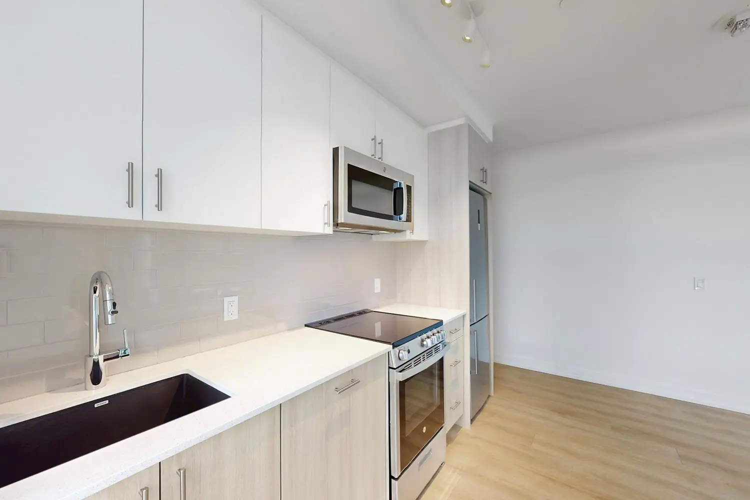 Additional image 4 of 1195 The Queensway 614