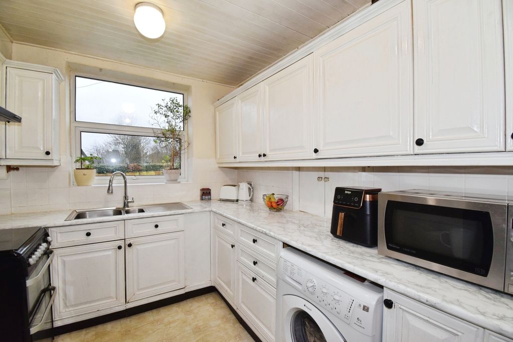 Additional image 9 of 3 bed semi-detached house for saleDenegate Avenue, Birstall, Leicester, Leicestershire LE4