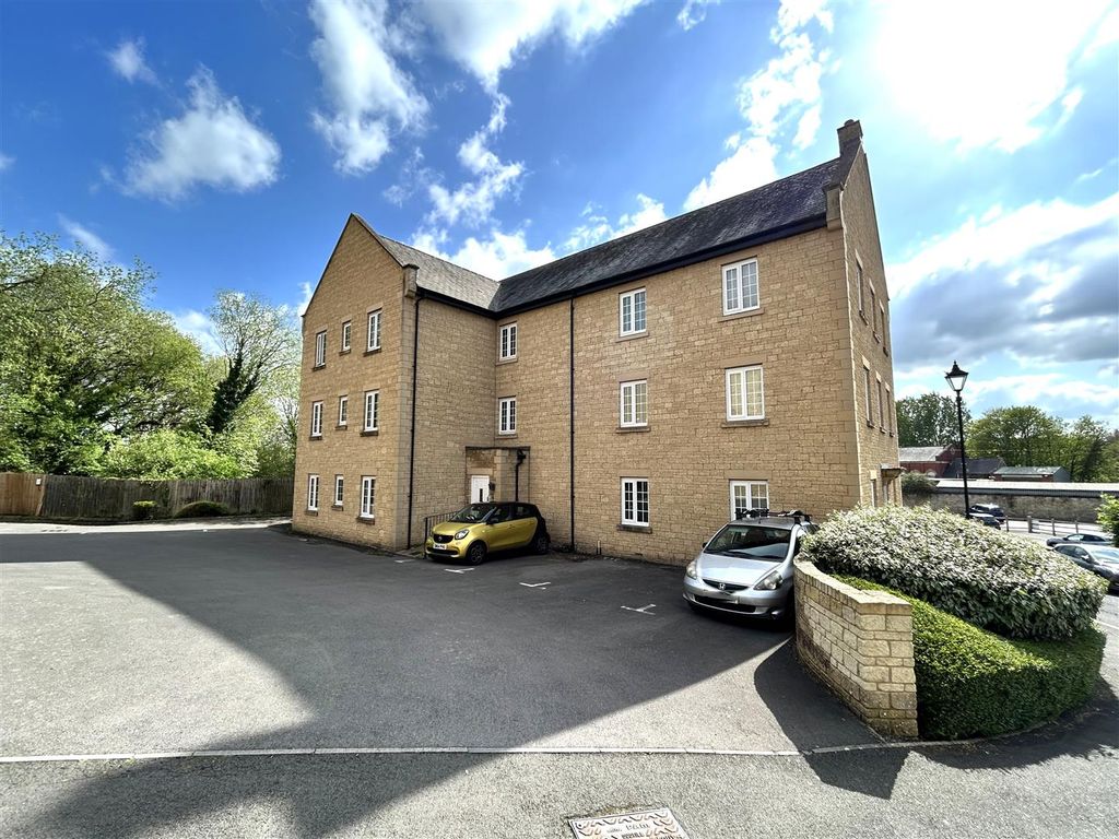 2 bed flat for saleFlowers Yard, Chippenham SN15