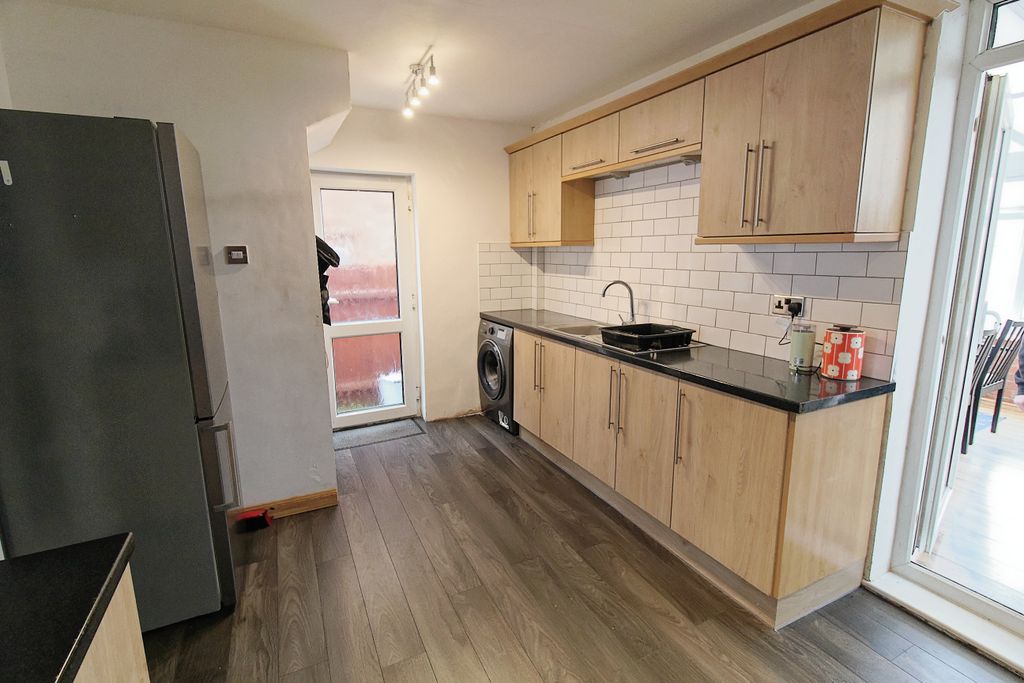 Additional image 4 of 3 bed semi-detached house for saleHenley Crescent, Braunstone Town, Leicester LE3