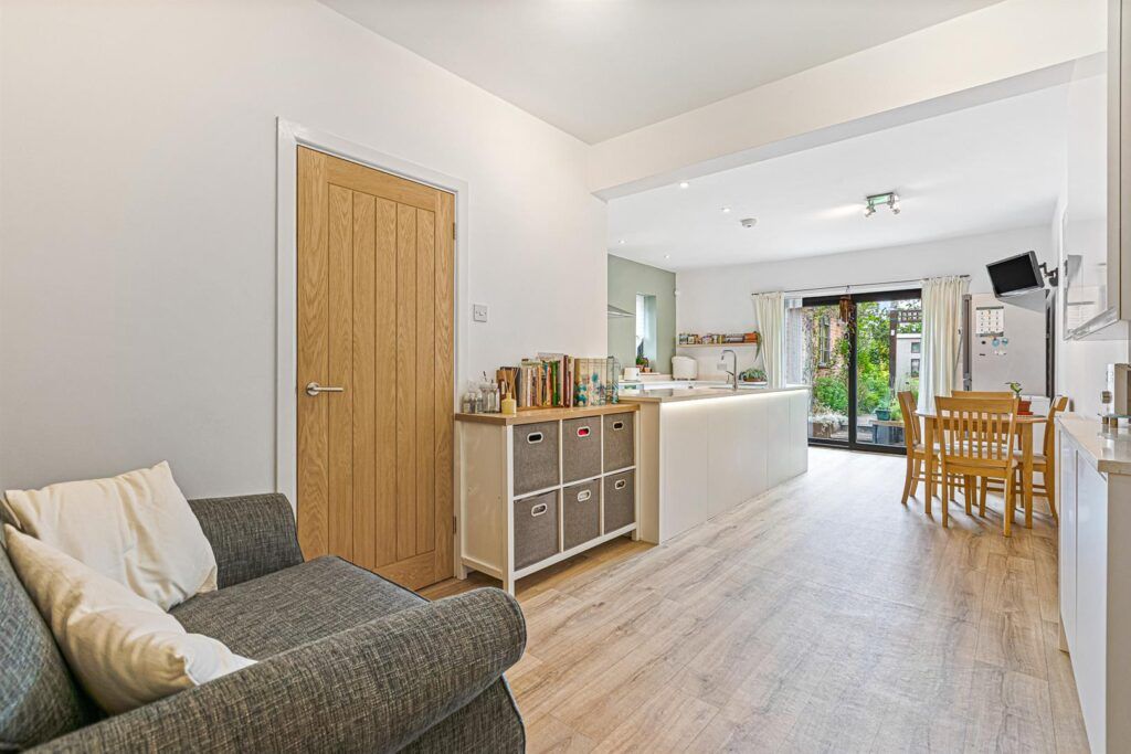 3 bed bungalow for saleManor Road Extension, Oadby LE2 photo 5