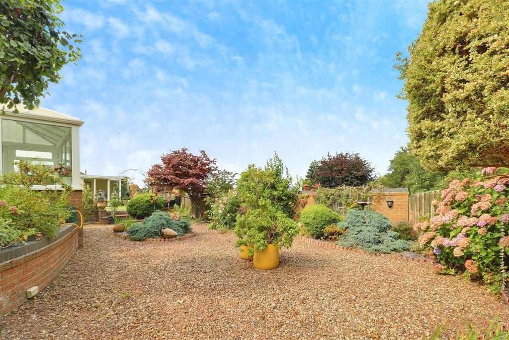 4 bed detached bungalow for saleDee Close, Talke ST7 photo 3