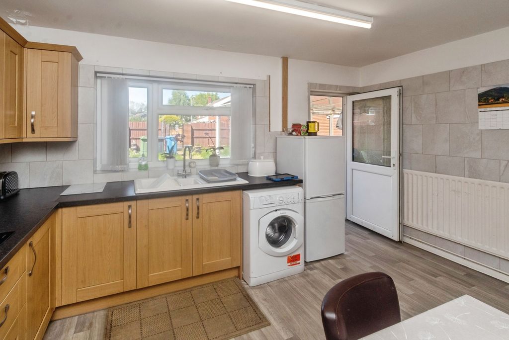 Additional image 5 of 3 bed bungalow for saleWeston Drive, Cheslyn Hay, Walsall WS6