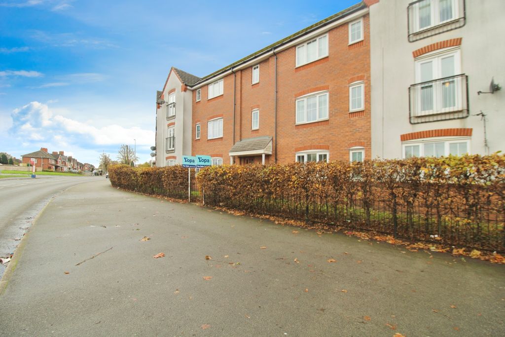 2 bed flat for saleWalker Road, Walsall WS3