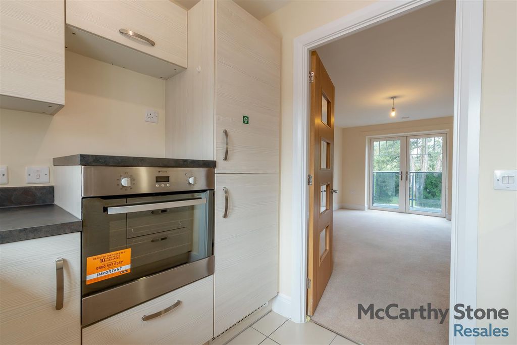 Additional image 10 of 1 bed flat for saleWolsey Court, Knighton Park Road, Leicester LE2