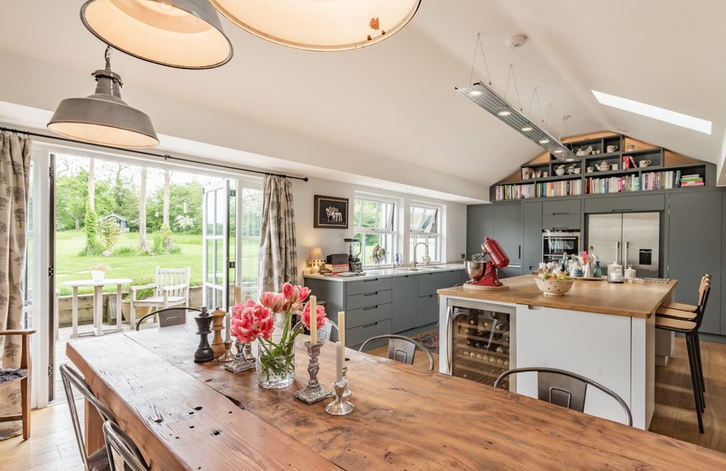 6 bed detached house for saleCirencester Road, Ashton Keynes, Wiltshire SN6