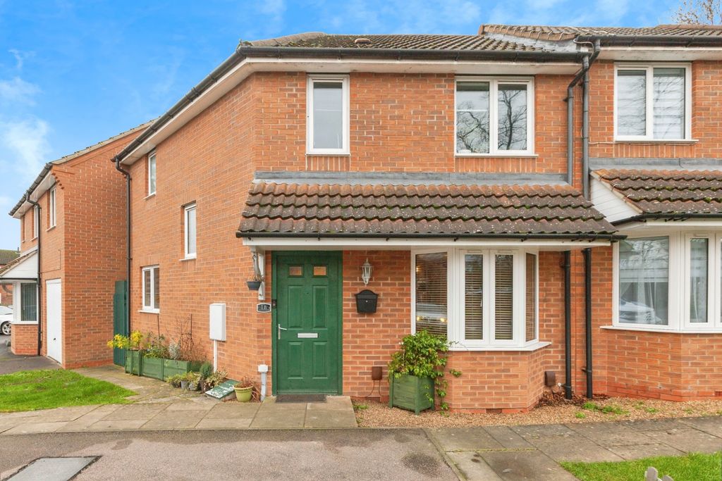 2 bed semi-detached house for saleAysgarth Road, Leicester, Leicestershire LE4