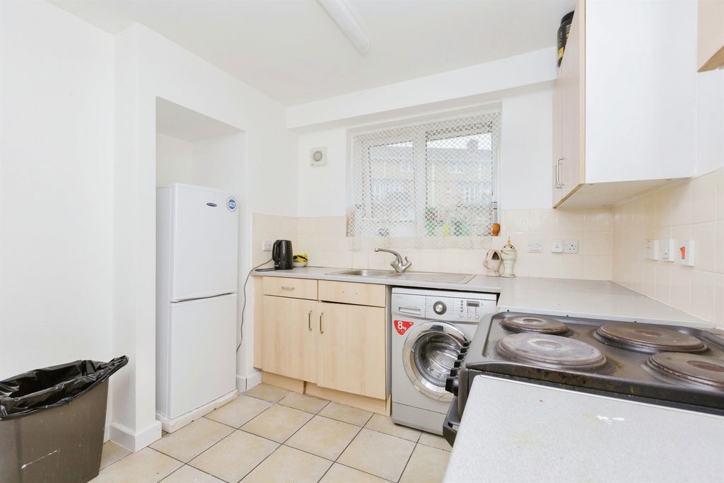 2 bed maisonette for saleCalgary Road, Leicester LE1 photo 4