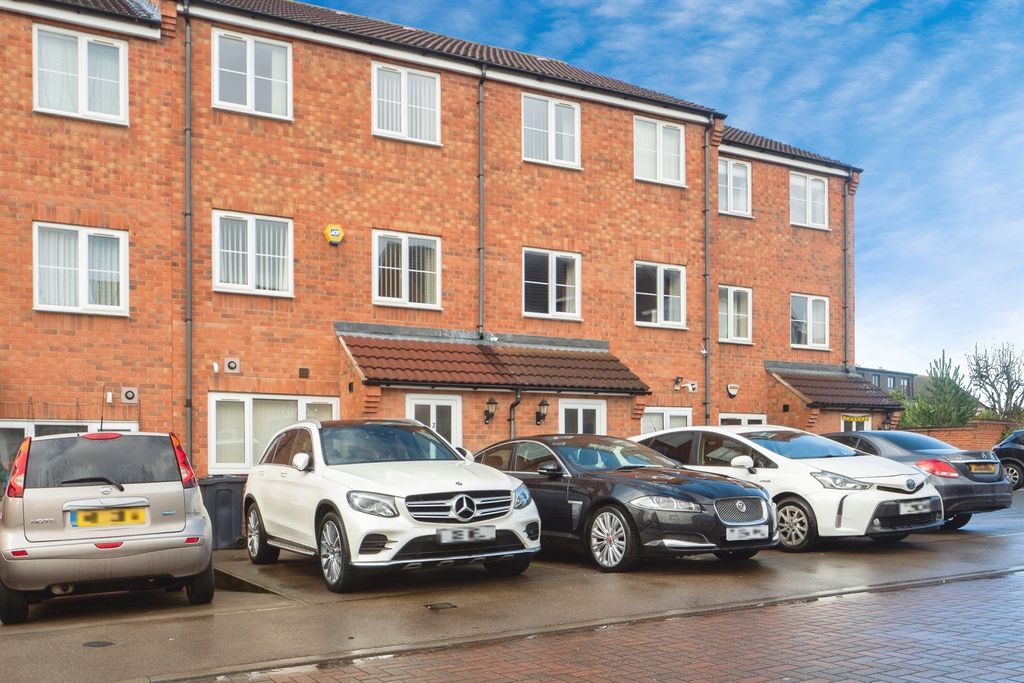 Additional image 2 of 5 bed terraced house for saleHarleston Close, Leicester LE5