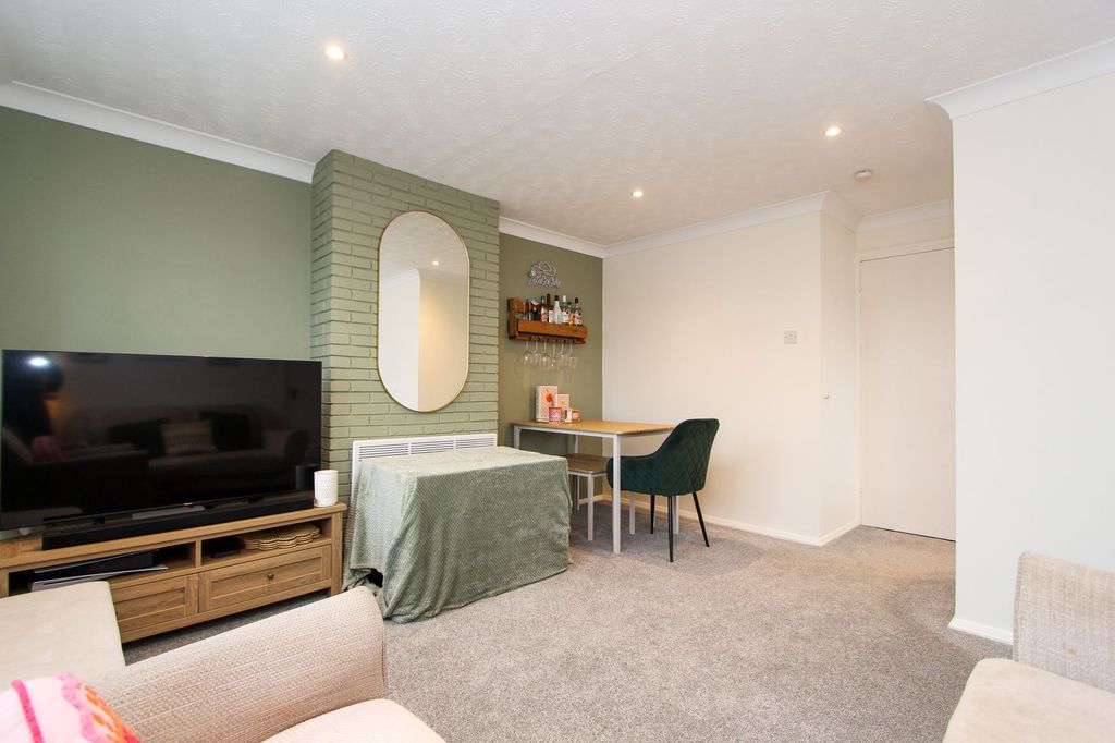 2 bed maisonette for saleShellley Drive, Four Oaks B74 photo 3