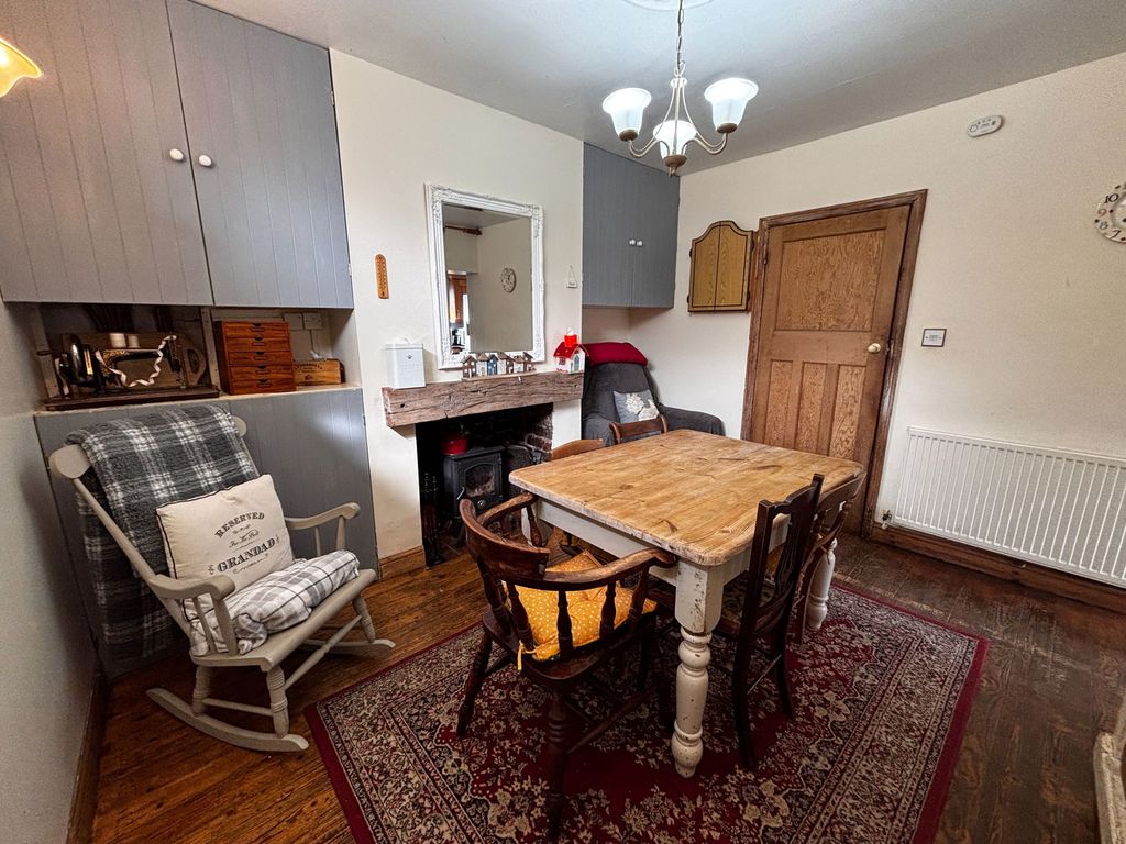 2 bed bungalow for saleLichfield Road, Barton Under Needwood Burton-On-Trent DE13 photo 4