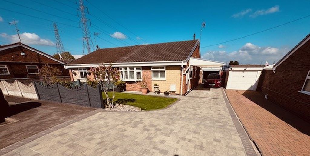 2 bed semi-detached bungalow for saleBirchover Way, Fegg Hayes, Stoke-On-Trent ST6