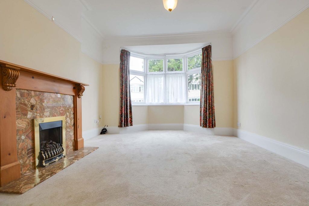 4 bed detached house for saleElms Road, South Knighton, Leicester LE2 photo 2