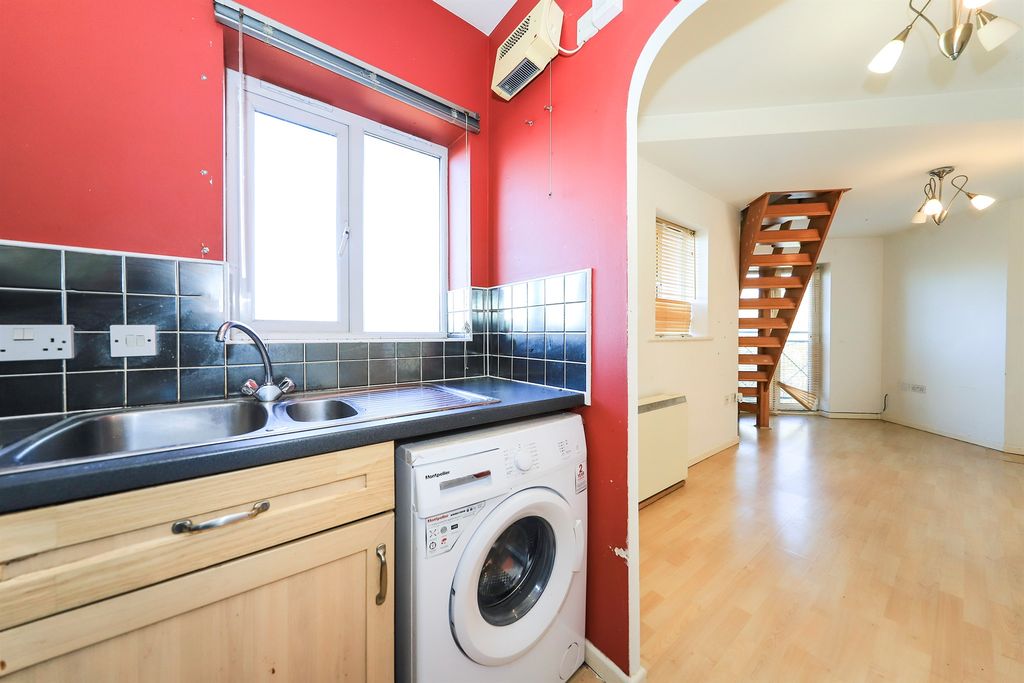 Additional image 4 of 2 bed flat for saleGrayling Walk, Wednesfield, Wolverhampton WV10