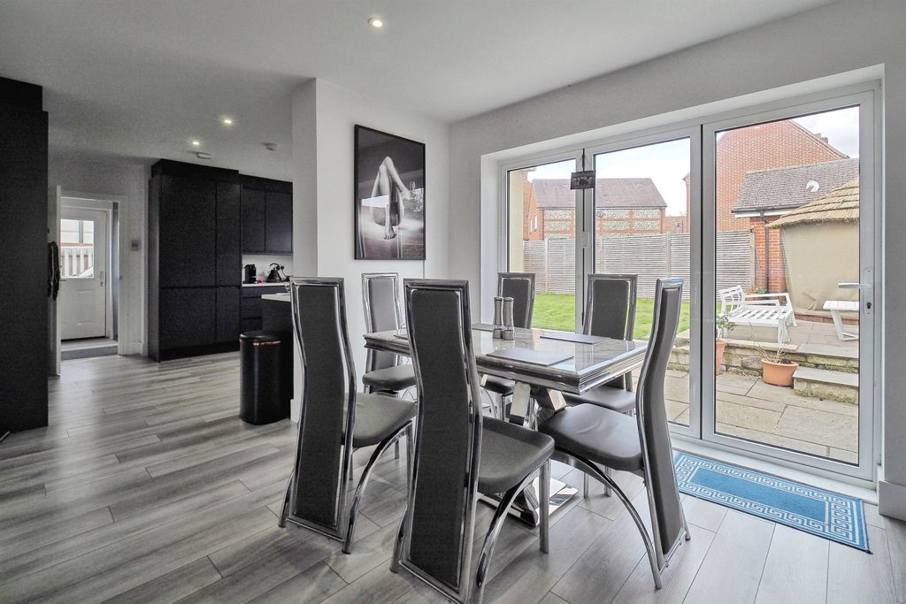 Additional image 5 of 5 bed detached house for saleHolloway Close, Amesbury, Salisbury SP4
