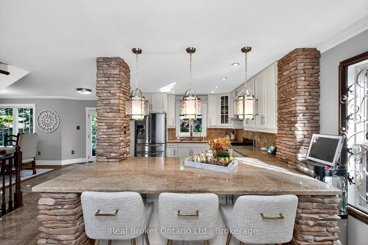 136 Birchwood Drive photo 4