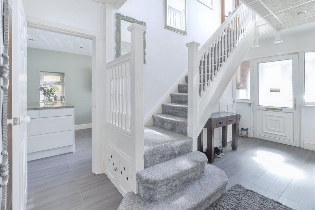 Additional image 10 of 4 bed semi-detached house for saleWestleigh Avenue, Leicester LE3