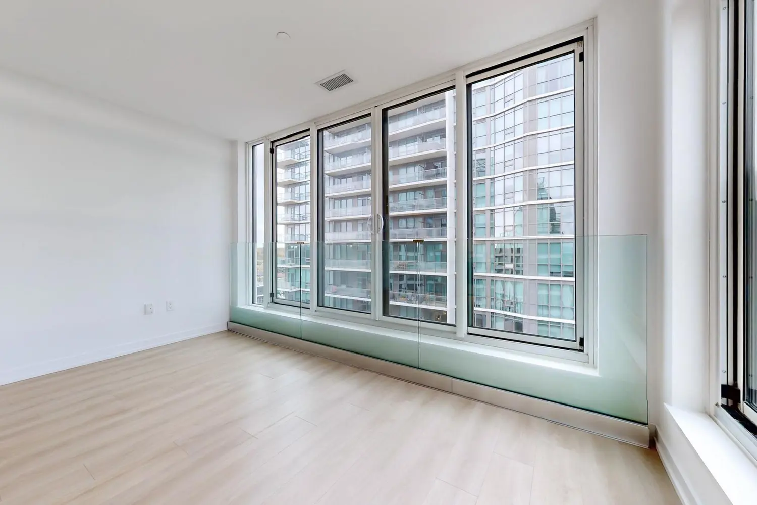 1195 The Queensway 614