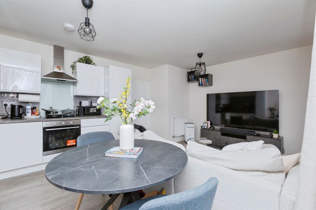 2 bed flat for salePingle Wharf Approach, Leicester LE3 photo 3