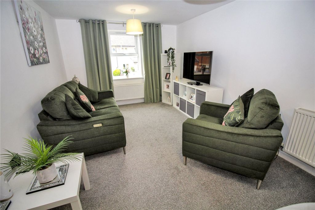 Additional image 4 of 2 bed flat for saleCloatley Crescent, Royal Wootton Bassett, Swindon, Wiltshire SN4