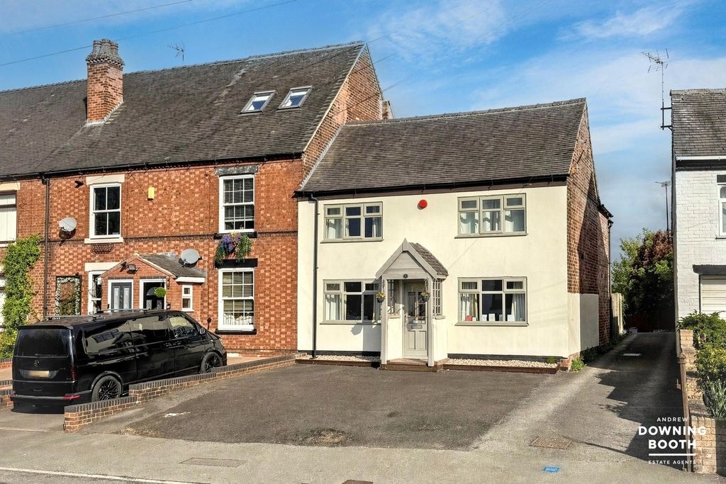 3 bed end terrace house for saleThe Green, Handsacre - No Upward Chain WS15